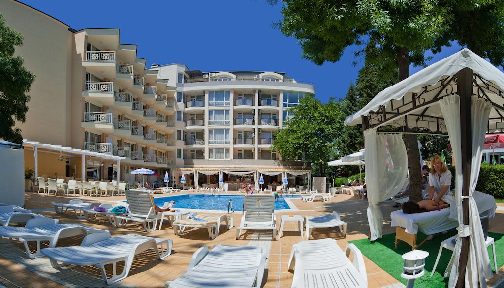 4 или 7 нощувки на човек със закуски + басейн в хотел Карлово, Слънчев бряг - Снимка 