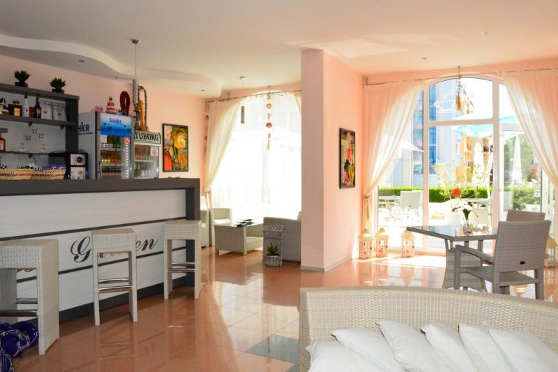 Апартхотел Роуз Гардън - Снимка 1