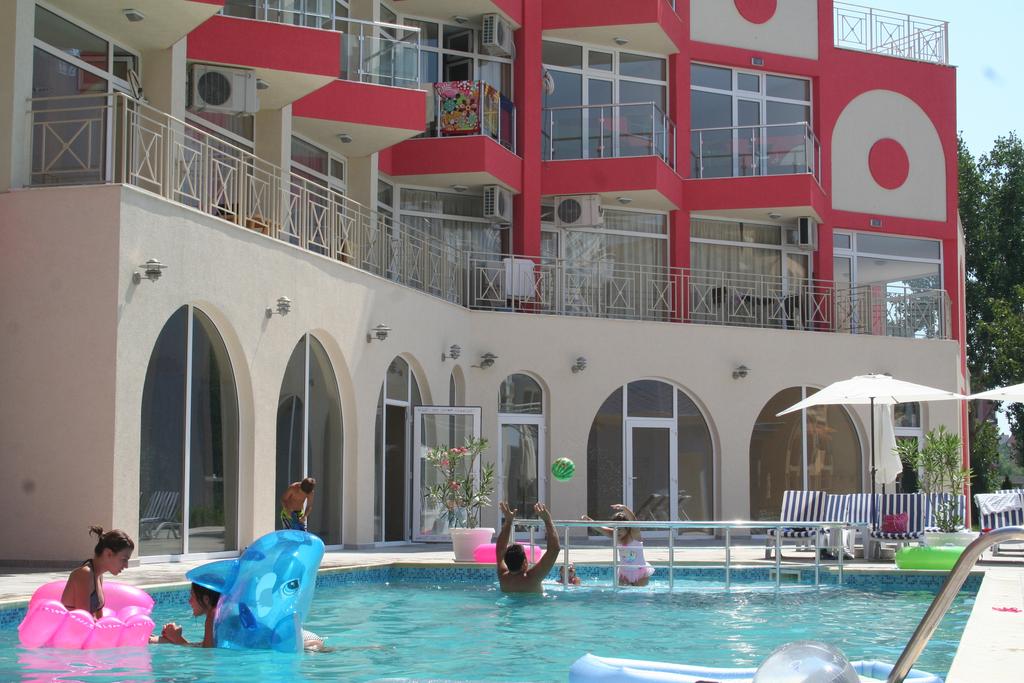 Юли и Август в Слънчев бряг! 2+ нощувки на човек + басейн от Апарт хотел Роуз Гардън - Снимка 35
