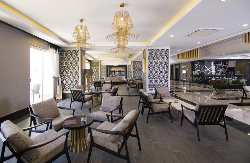 Port River Hotel & Spa - Снимка 1