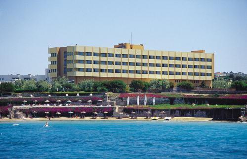Септемврийски празници на първа линия край Чешме, Турция! 7 нощувки на човек на база Ultra All inclusive + басей и частен плаж от хотел Babaylon**** и ТА Далла Турс - Снимка 
