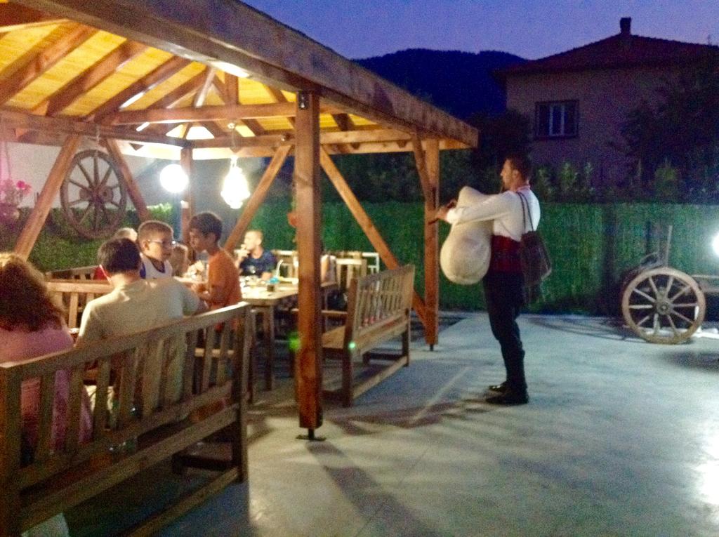 Нова Година в Сърница! 3, 4 или 5 нощувки на човек със закуски и вечери - едната празнична + музикална програма в комплекс Аликанте - Снимка 29