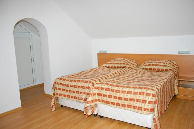 Фамилна къща Ореха - Снимка 2