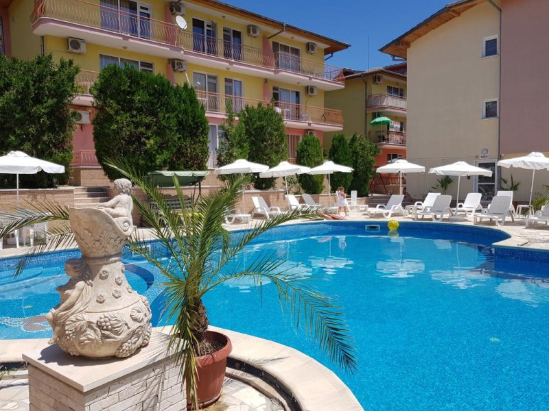 Комплекс Петрови къщи - Снимка 0