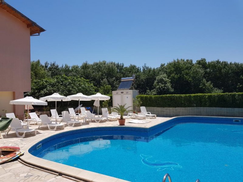 Комплекс Петрови къщи - Снимка 10