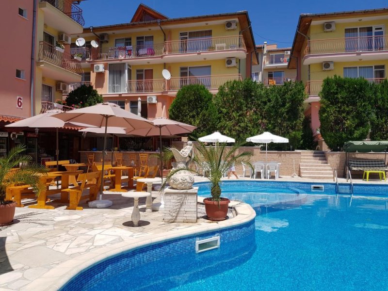 Комплекс Петрови къщи - Снимка 10