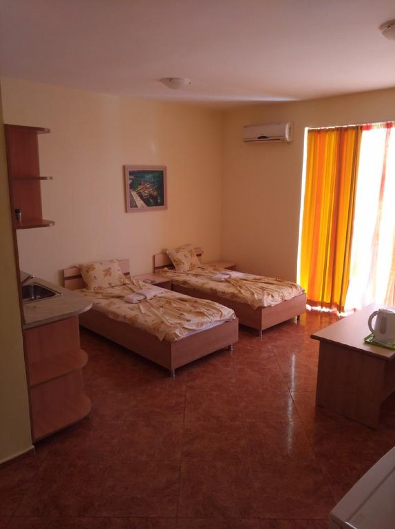 Комплекс Петрови къщи - Снимка 1