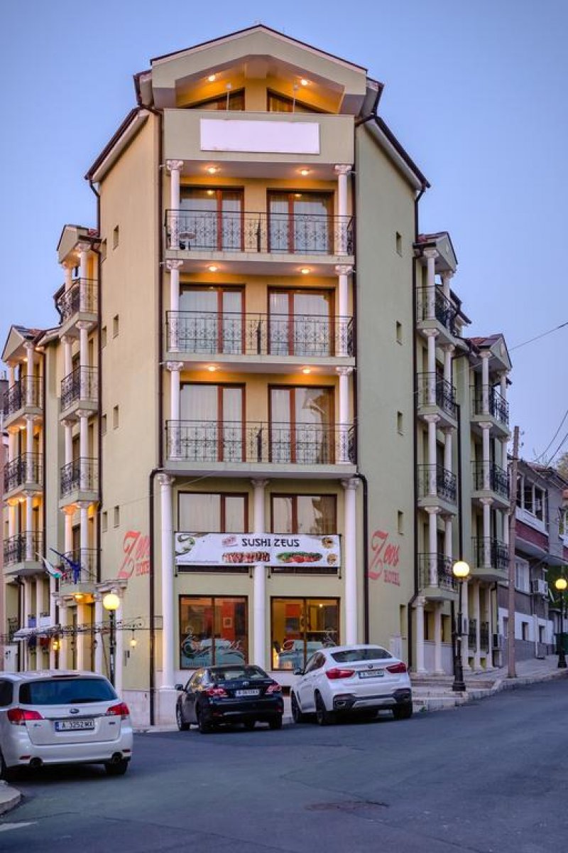 Хотел Зевс - Снимка 0