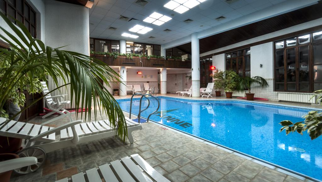 СКИ и СПА в Банско. Нощувка на човек със закуска и вечеря* + топъл басейн в хотел Танне**** - Снимка 25