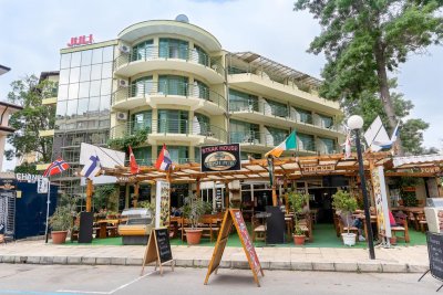 Хотел Джули