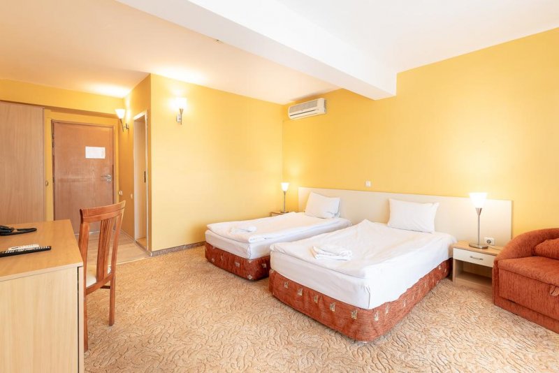 Хотел Джули - Снимка 1