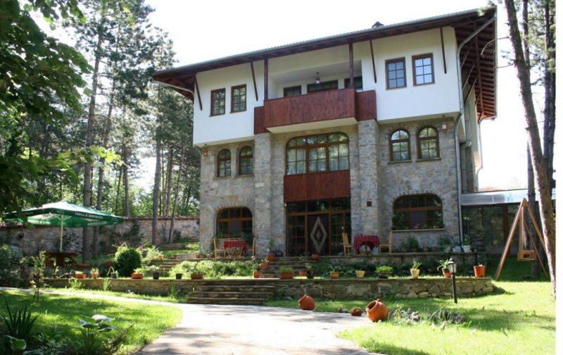 Семеен хотел Изгрев - Снимка 0