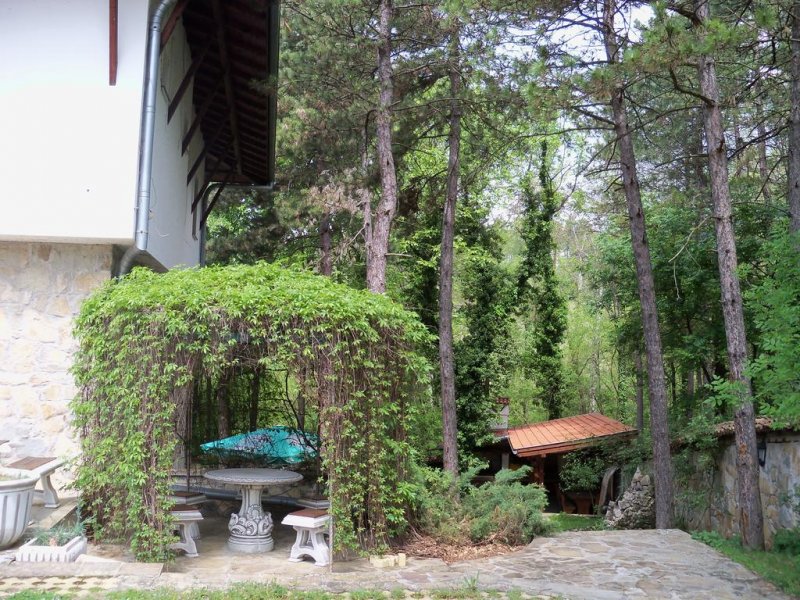 Семеен хотел Изгрев - Снимка 1