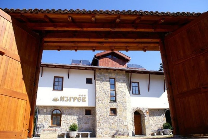 Семеен хотел Изгрев - Снимка 2