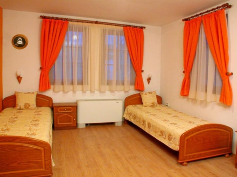 Семеен хотел Изгрев - Снимка 2