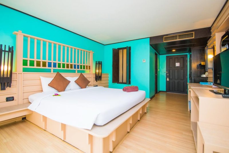 Phuket Island View Hotel - Снимка 2