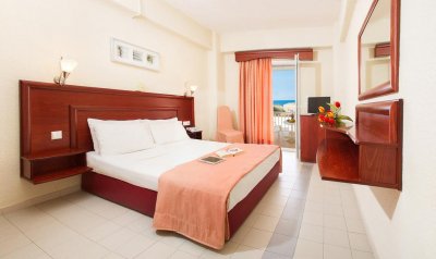 Loutra Beach Hotel - Снимка 1