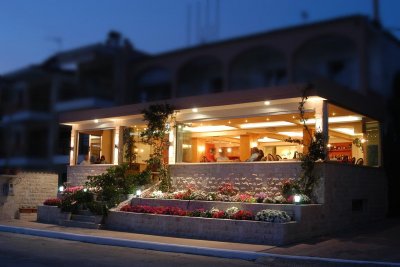 Loutra Beach Hotel - Снимка 5