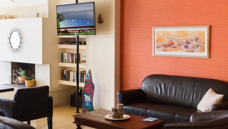 Loutra Beach Hotel - Снимка 3