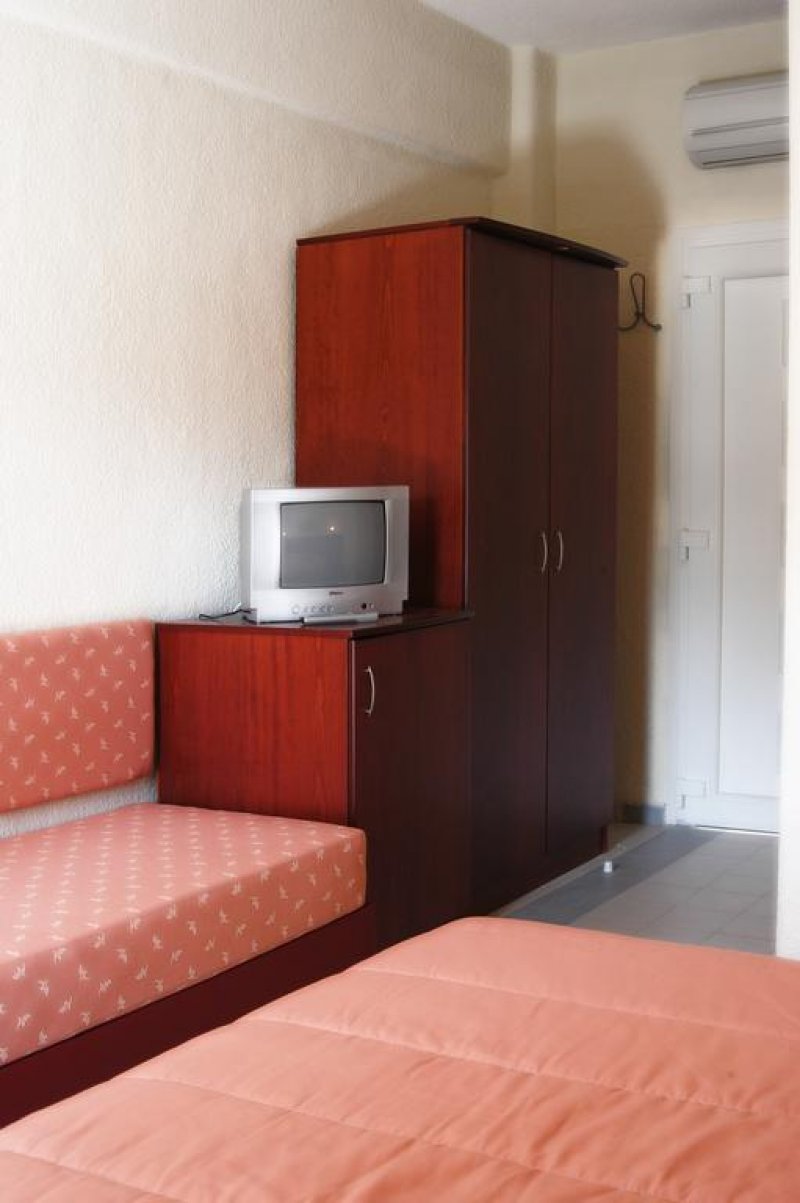 Loutra Beach Hotel - Снимка 9