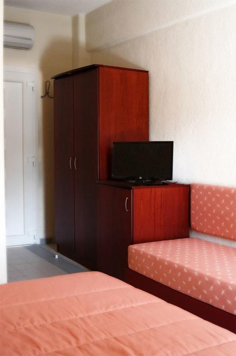 Loutra Beach Hotel - Снимка 1