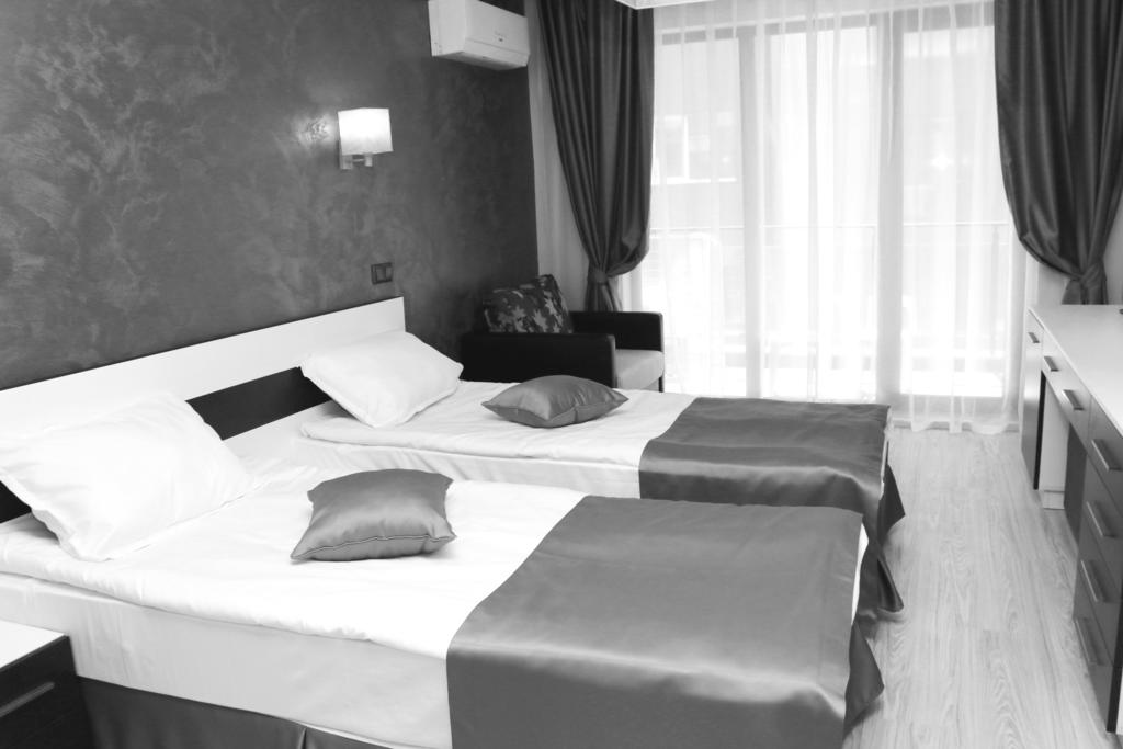 Нощувка или нощувка и закуска на човек в хотел Полина Бийч, Созопол - Снимка 22