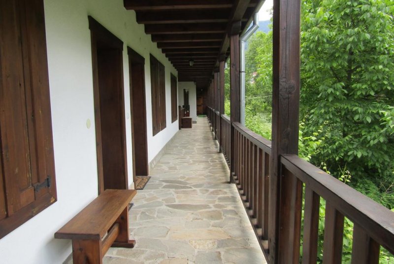 Комплекс Династия – Механа и стаи за гости - Снимка 2