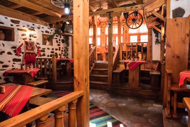 Комплекс Династия – Механа и стаи за гости - Снимка 2