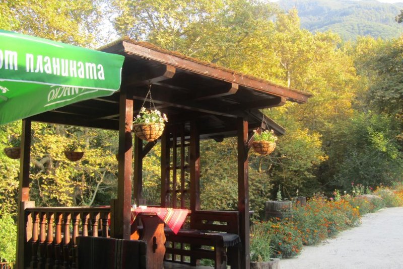 Комплекс Династия – Механа и стаи за гости - Снимка 1