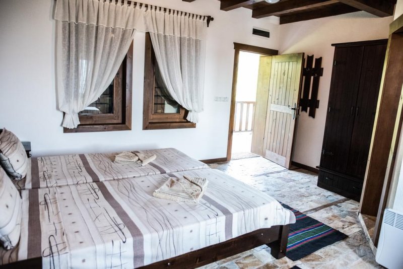 Комплекс Династия – Механа и стаи за гости - Снимка 7