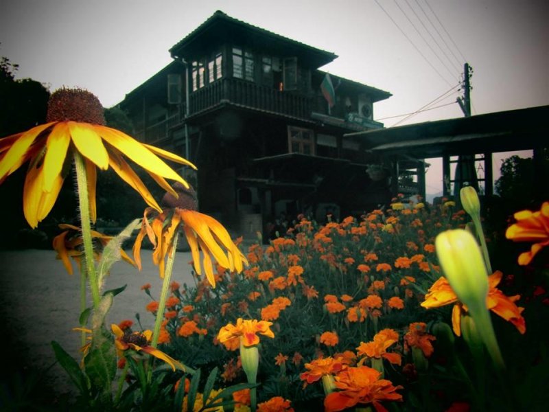 Комплекс Династия – Механа и стаи за гости - Снимка 2