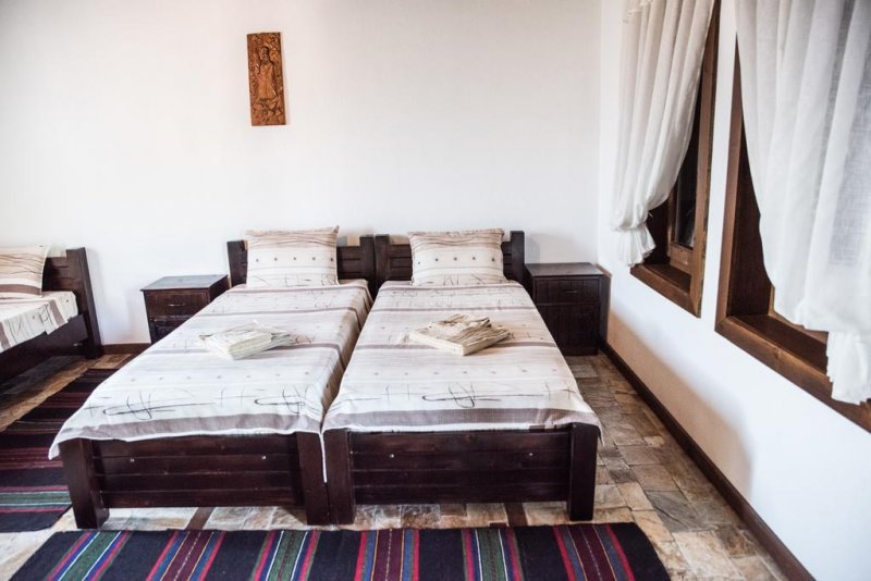 Комплекс Династия – Механа и стаи за гости - Снимка 11