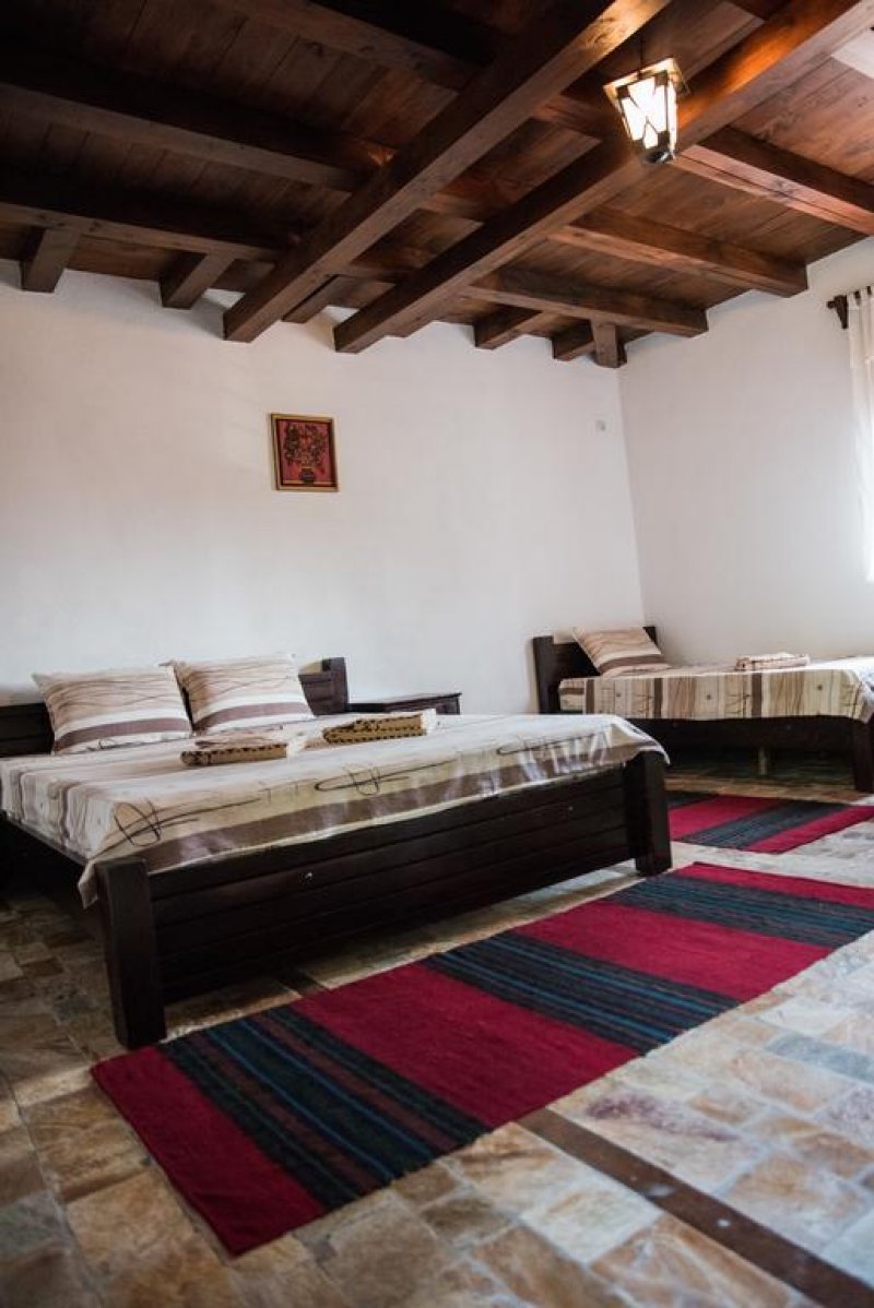 Комплекс Династия – Механа и стаи за гости - Снимка 1