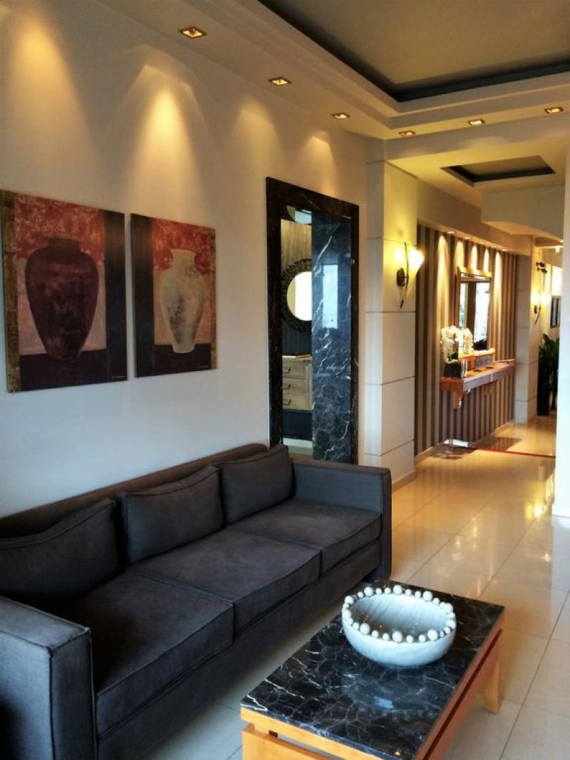 Hotel Avra - Снимка 1