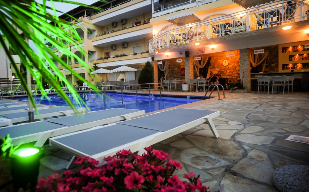 Ранни записвания: 5 нощувки със закуски и вечери в хотел Tropical 3*, Халкидики, Гърция през Май и Юни! - Снимка 13