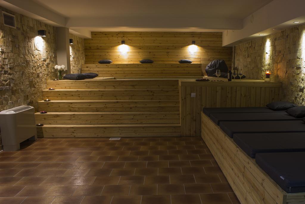 Нощувка със закуска + сауна, парна баня и джакузи в Хотел Триград - Снимка 28