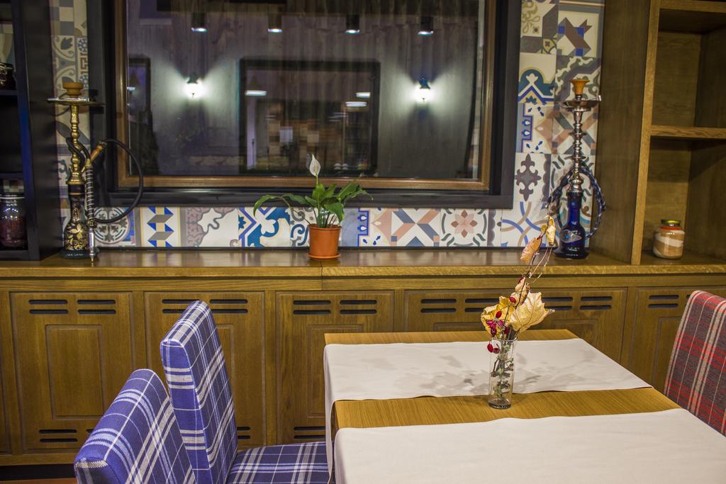 Нощувка със закуска + сауна, парна баня и джакузи в Хотел Триград - Снимка 11