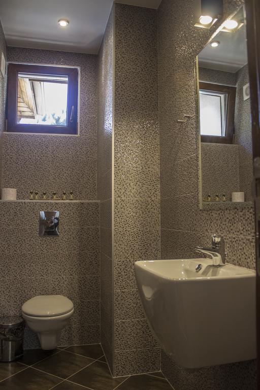 Нощувка със закуска + сауна, парна баня и джакузи в Хотел Триград - Снимка 41
