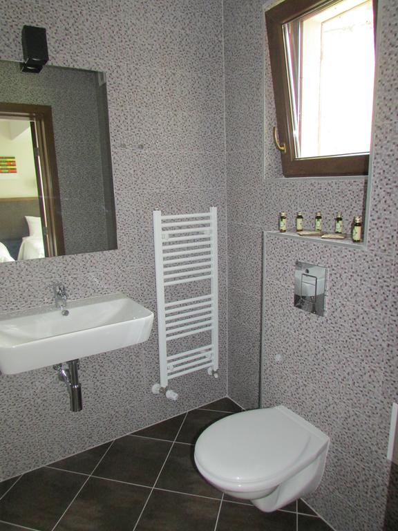Нощувка със закуска + сауна, парна баня и джакузи в Хотел Триград - Снимка 23