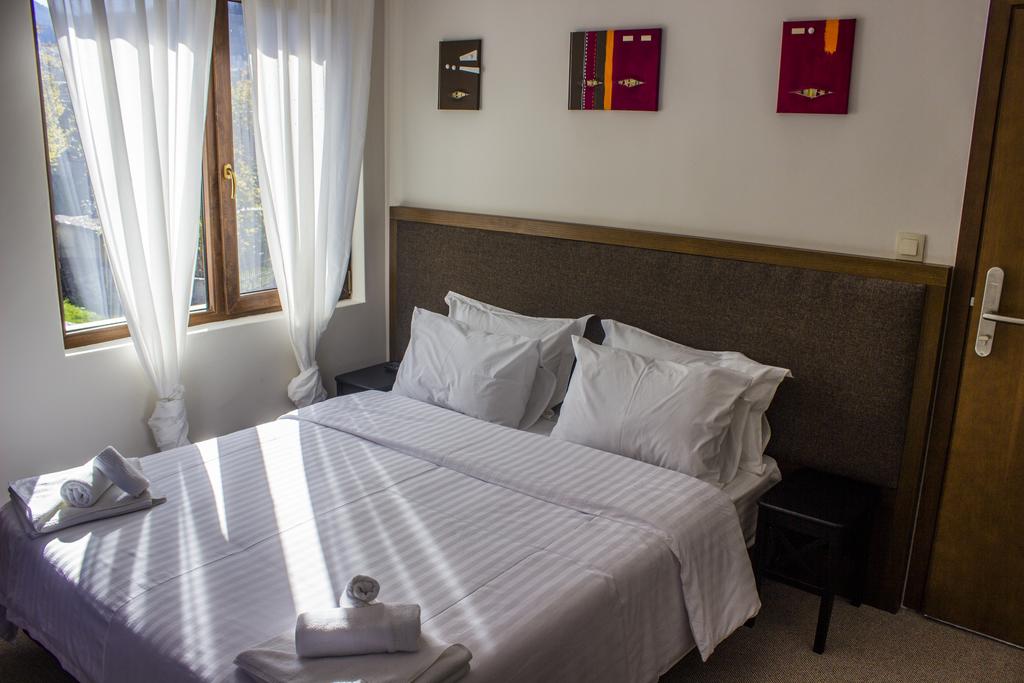 Нощувка със закуска + сауна, парна баня и джакузи в Хотел Триград - Снимка 24