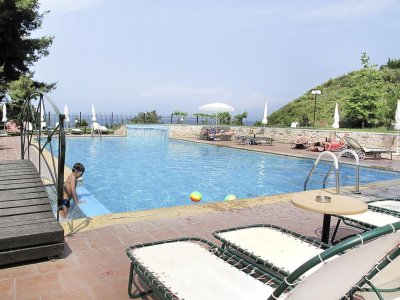 Lesse Hotel - Снимка 5