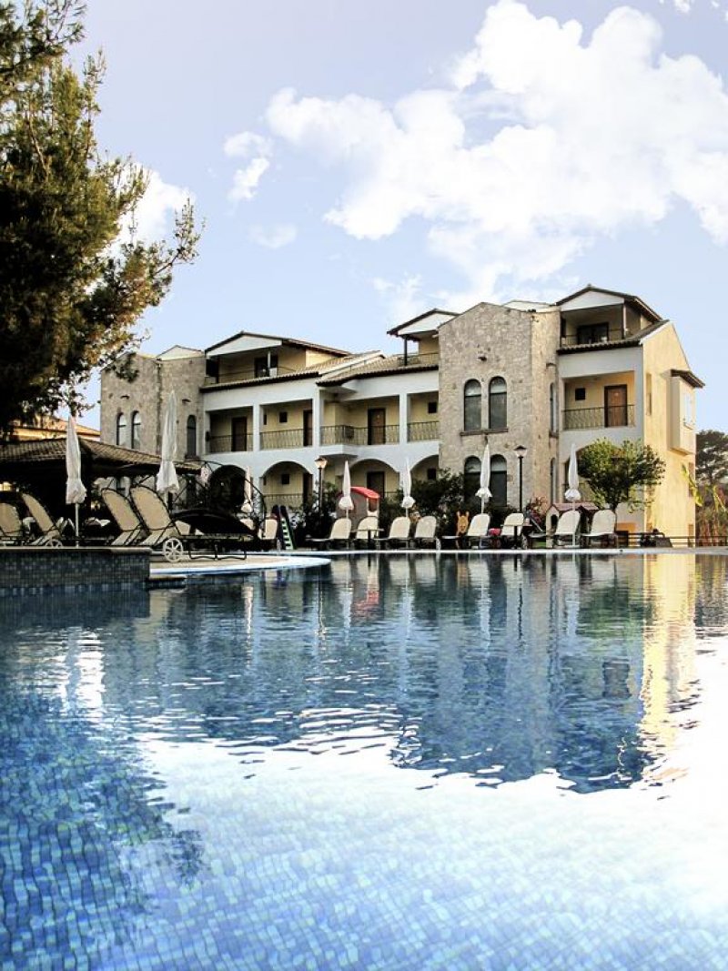 Lesse Hotel - Снимка 0