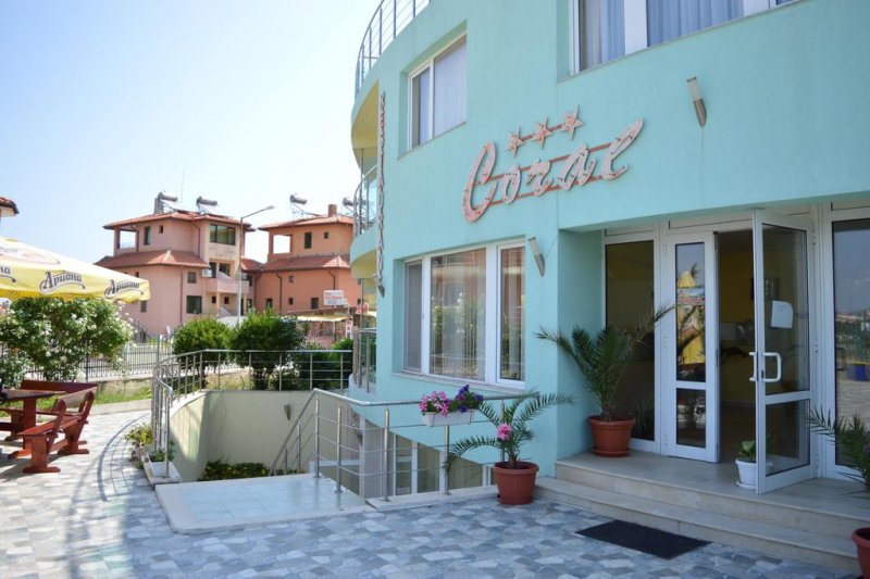 Семеен хотел Корал - Снимка 1