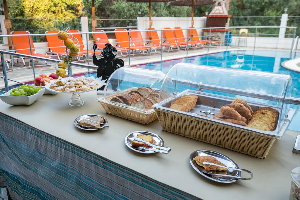 През Септември: 4 нощувки със закуски в Sirines Hotel 2*, о.Тасос, Гърция! - Снимка 3
