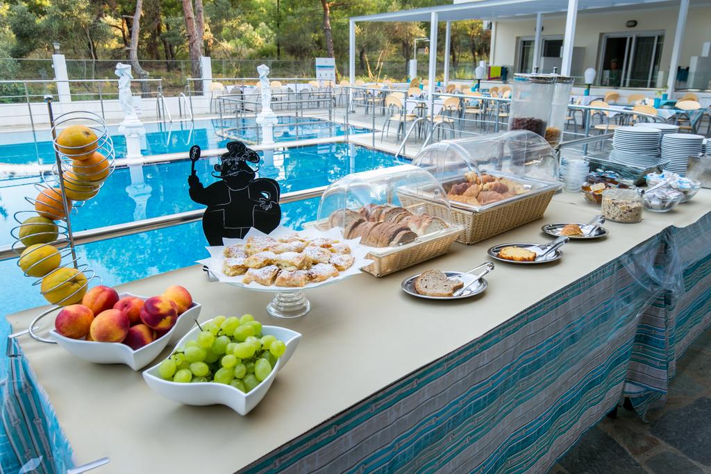 През Септември: 4 нощувки със закуски в Sirines Hotel 2*, о.Тасос, Гърция! - Снимка 18