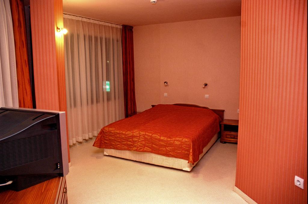 2 или 3 нощувки на човек със закуски и вечери+ басейн и релакс пакет от хотел Кипарис Алфа**** Смолян! - Снимка 38