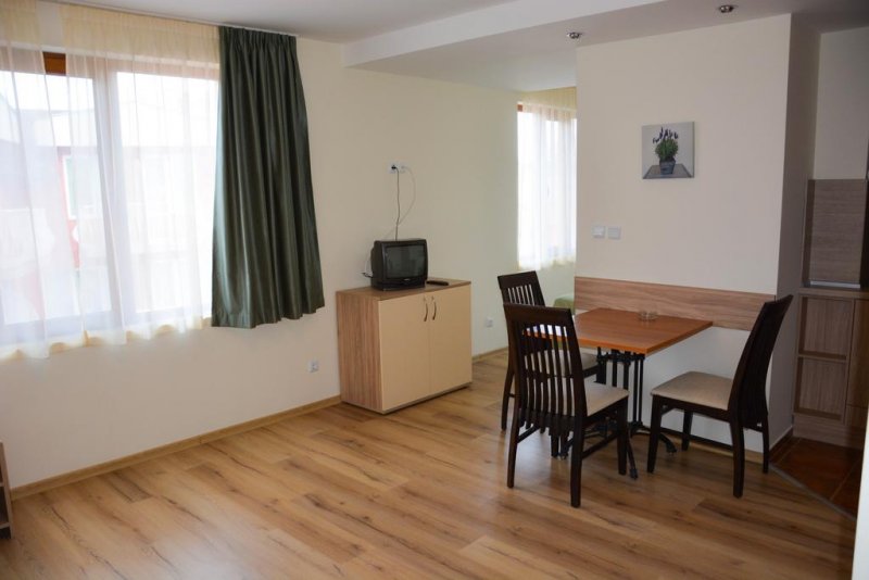 Апартаменти Голдън Хаус - Снимка 9