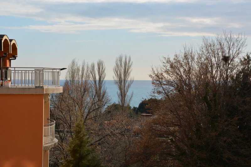 Апартаменти Голдън Хаус - Снимка 3