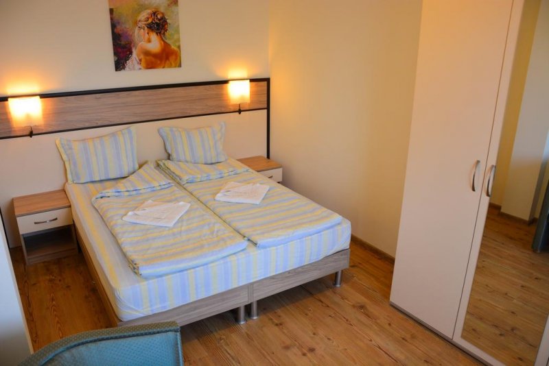 Апартаменти Голдън Хаус - Снимка 8