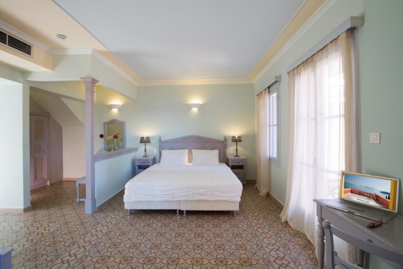 Red Tower Hotel - Снимка 2